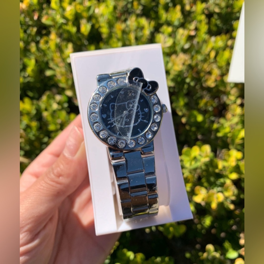 Sanrio Hello Kitty Rhinestone Enamel Silver
Watch